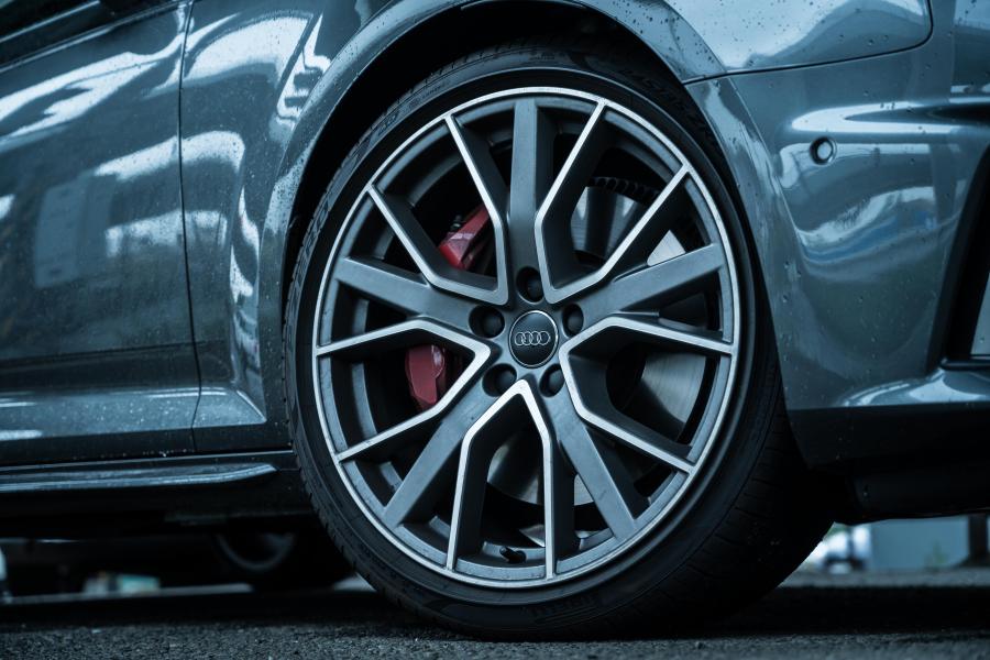 Колеса Audi S4 Avant (B9) 2019 года  (JP) (фото 21 из 21)